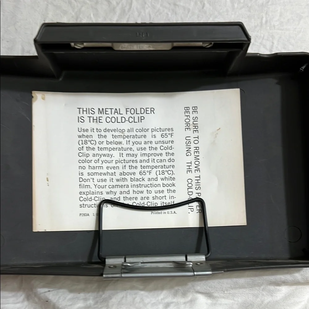 Polaroid Automatic 340 Land Camera - Black and Silver - Picture 6 of 7